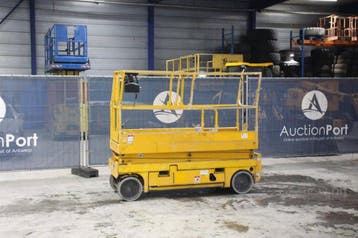 Veiling: Schaarlift Haulotte Compact 8 Elektrisch 8m 2013, Ophalen