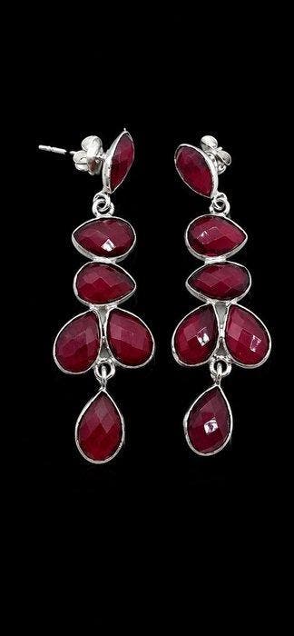 Elegante druppelvormige granaat-oorbellen, behandeld -