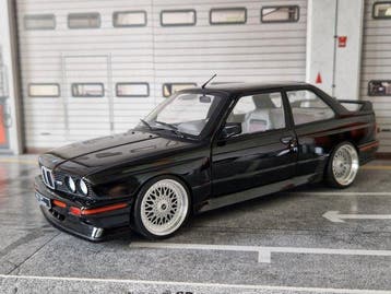 Solido 1:18 - Modelauto - BMW E30 M3 evolution 1990 met, Hobby en Vrije tijd, Nieuw
