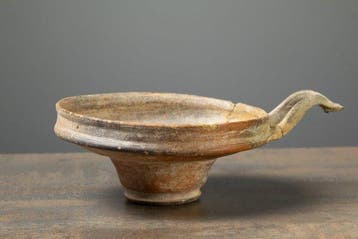 Cypriotisch Terracotta Melkkom (Wishbone-handvatkom), Base