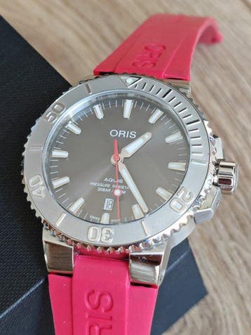 Oris - Aquis Date Relief 43.5mm – Automatic – Full Set –, Nieuw