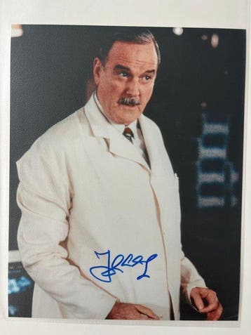 John Cleese as Q handsigned photo with b´bc holographic, Nieuw