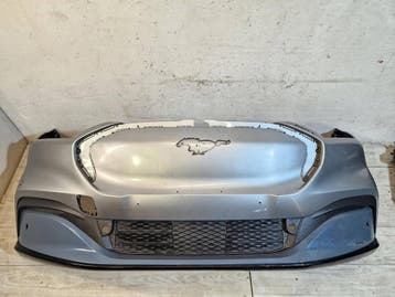 Ford Mustang Mach-E voorbumper 2021 LJ8B-17C831-, Auto-onderdelen, Carrosserie en Plaatwerk, Verzenden, Gebruikt