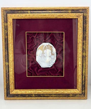 CASSIS MADAGASCARIENSIS - Cameo - handgesneden camee, Antiek en Kunst