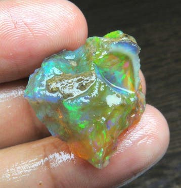 Multi Fire Ethiopische Opal 27,20 ct Niet-hydrofaan Specimen