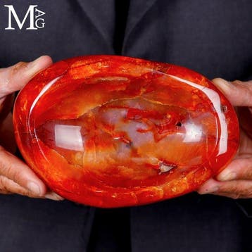 Prachtige gegraveerde carneoolkom uit Madagaskar - Elegant