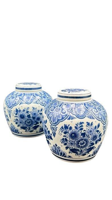 Oud Delft, Nijmegen - Vaas (2) - Keramiek - Set van twee, Antiek en Kunst, Antiek | Glas en Kristal