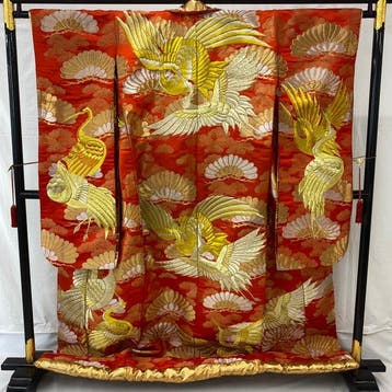 Japanse vintage kimono uchikake, polyester, rode borduur,
