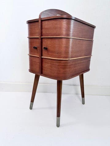 Naaidoos - Teak