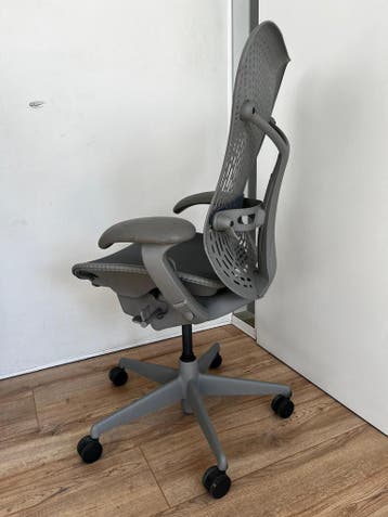 Refurbished Herman Miller Mirra Shadow Blue Fog - Aanbieding, Verzenden, Zo goed als nieuw, Grijs, Bureaustoel