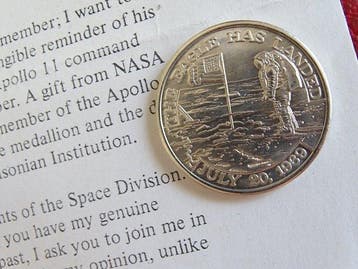 Medaillion Apollo 11 - metaal afkomstig van de Apollo