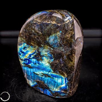 Monumentale labradoriet vrijvorm uit Madagaskar – Diepblauw, Verzamelen, Mineralen en Fossielen