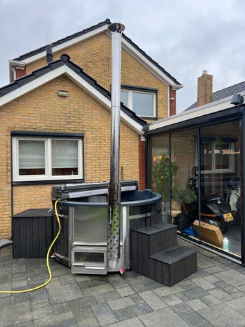 Showroom leeg verkoop! 30 hottubs veel afgeprijsd! Weg = weg, Tuin en Terras, Bubbelbaden en Hottubs, Ophalen, Nieuw, Trap, Vast