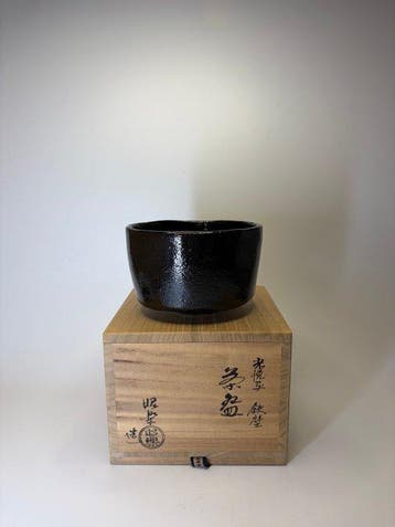 Japanse Kuro Raku Chawan “Teppeki” door Sasaki Shraku –, Antiek en Kunst
