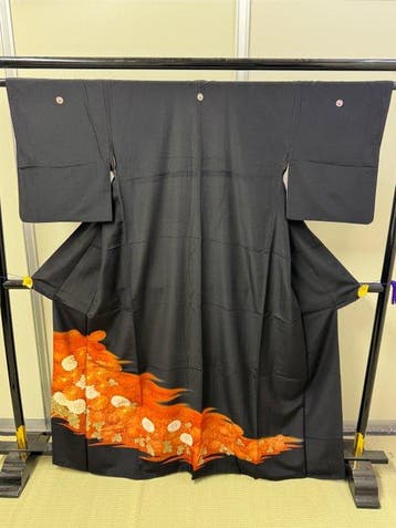 Japanse vintage kimono zijde zwart Tomesode familiewapen