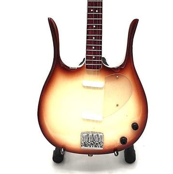 Miniatuur replica Danelectro basgitaar V De Angelis Maneskin, Ophalen of Verzenden, Nieuw, Pop, Beeldje of Miniatuur