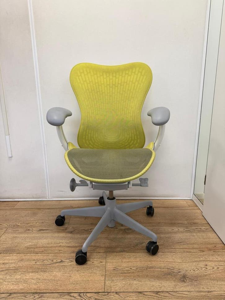 Herman Miller Mirra 2 Butterfly Twilight/Studio Yellow, Huis en Inrichting, Bureaustoelen, Bureaustoel, Geel, Zo goed als nieuw