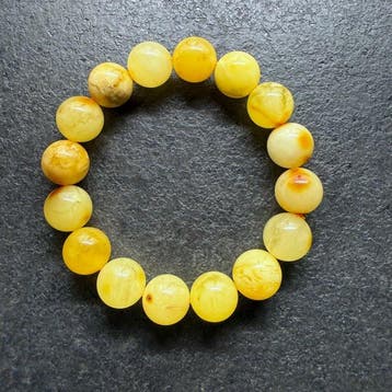 Armband van natuurlijk wit Baltisch amber, hele stenen