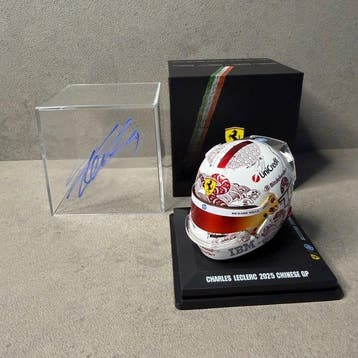 Ferrari - Chinese GP Helmet - Charles Leclerc - 2025 - Helm, Verzamelen, Automerken, Motoren en Formule 1, Nieuw