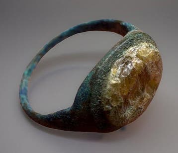 Oud-Romeins Brons ring - glazen intaglio van een paard