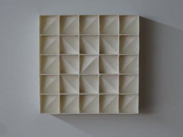 Hans Meeuwsen - Reliëf, 2026 - 49 minimalistisch porseleinen