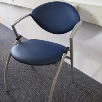 (MDK-104584) Vepa Alpine zorgstoel in skai nieuw gestoffeerd, Ophalen of Verzenden, Gebruikt
