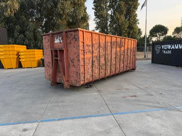 40 m³ haakarmcontainer 7 meter dik staal 2 suks beschikbaar