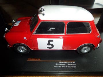 IXO 1:18 - Modelauto - Austin Morris Mini Cooper S rallye No, Nieuw