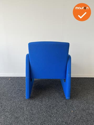Artifort - Wachtkamerstoel - met blauwe stoffering, Vergader- of Presentatieruimte, Ophalen of Verzenden, Gebruikt, Stoel