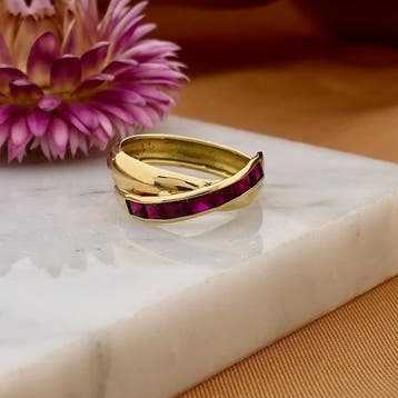 Gouden crossover ring met robijn, Gebruikt, Ophalen of Verzenden, 17 tot 18, Met edelsteen