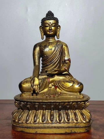 Verguld bronzen standbeeld van Shakyamuni Boeddha — Boeddha