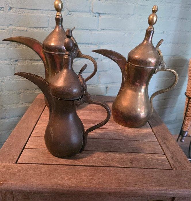 Zeldzame Set van 3 Gesigneerde Arabische Dallah Koffiekannen, Antiek en Kunst, Antiek | Keukenbenodigdheden
