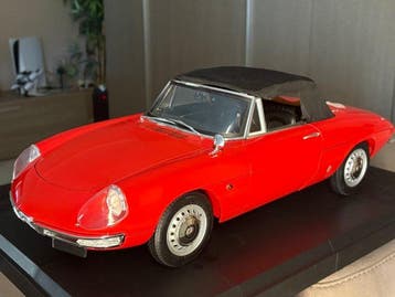 Hachette 1:8 - Modelauto - Alfa Romeo spider duetto, Nieuw