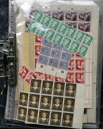 Nederland 1923/1989 - Partij halve vellen en veldelen in, Gestempeld