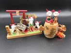 Creatieve kokeshi-stijl houten vossen uit de Toyokawa