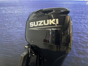 “ Suzuki 90 pk buitenboordmotor | Geheel Nieuwe motor “, Watersport en Boten, Viertaktmotor, Ophalen of Verzenden, Zo goed als nieuw