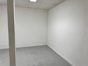 Opslag- en bedrijfsruimte18 m² – Begane grond – Adam 24/7, Huur, Opslag of Loods