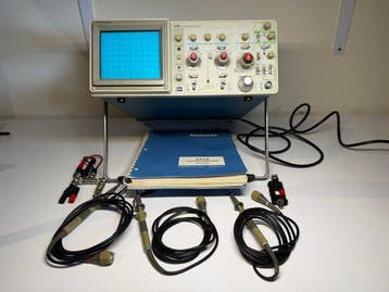 Tektronix Tektronix 2215 Analog Oscilloscope - Plastic -