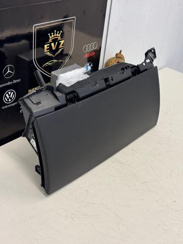 Tesla Model 3 4x4 Dual dashboard kast/handschoen kast 2019, Gebruikt