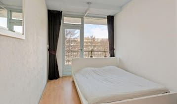 Te Huur 4 Kamer Appartement Volendamlaan In Den Haag, Huizen en Kamers, Huizen te huur, Den Haag, Den Haag, Direct bij eigenaar