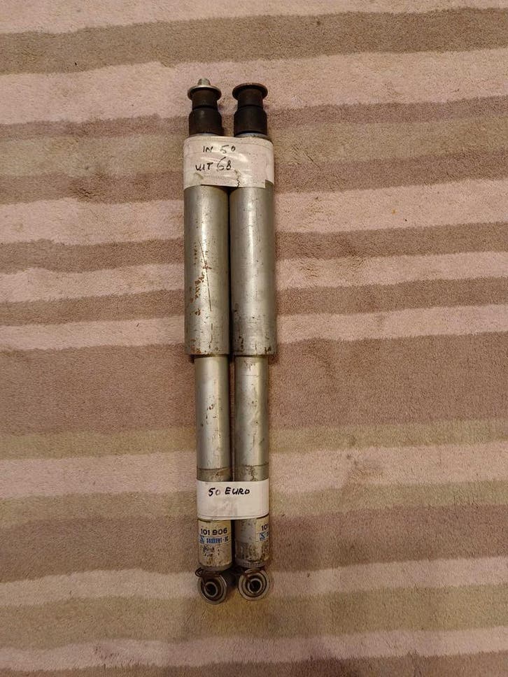 Set Datsun Bluebird J810 (160B / 180B) schokdempers achteras, Auto-onderdelen, Ophanging en Onderstel, Nieuw, Nissan, Oldtimer onderdelen