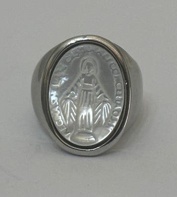 Een religieuze ring met Virgen Milagrosa van parelmoer -