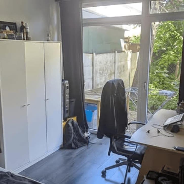 Kamer in Den Haag gevonden voor €300,- pm, Huizen en Kamers, Huizen te huur, Direct bij eigenaar, Den Haag, Appartement