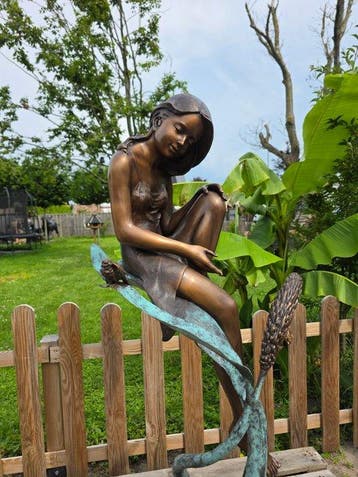 Beeld, XL: Bronze Girl with Bird - 133 cm - Brons