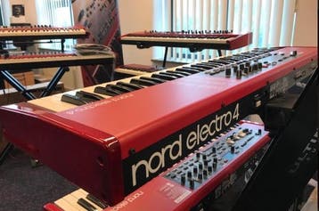 Nord Electro 4 SW73 in perfecte staat, Ophalen of Verzenden, Zo goed als nieuw, Digitaal