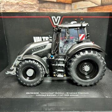 Valtra 1:32 - Model landbouwmachine - Universal Hobbies -, Nieuw
