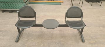 Metalen wachtkamerzitje, 2 stoelen en tafel, zwart, gebruikt, Ophalen of Verzenden, Gebruikt