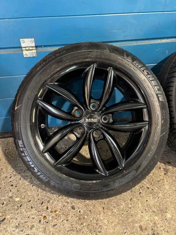 Originele MINI Countryman 17 inch zomerset met TPMS, Ophalen, Gebruikt, Banden en Velgen, 17 inch