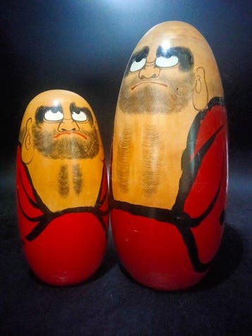 Twee zeldzame vintage Daruma Kokeshi ( volkskunst ) EU