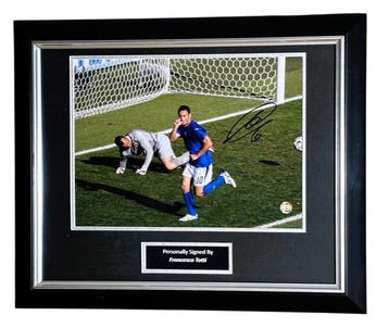 Italy - Wereldkampioenschap Voetbal - Francesco Totti Signed, Nieuw
